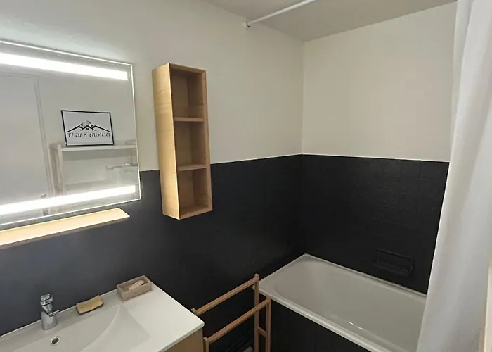 Lumineux Au Pied Des Pistes, - Fr-1-814-177 *