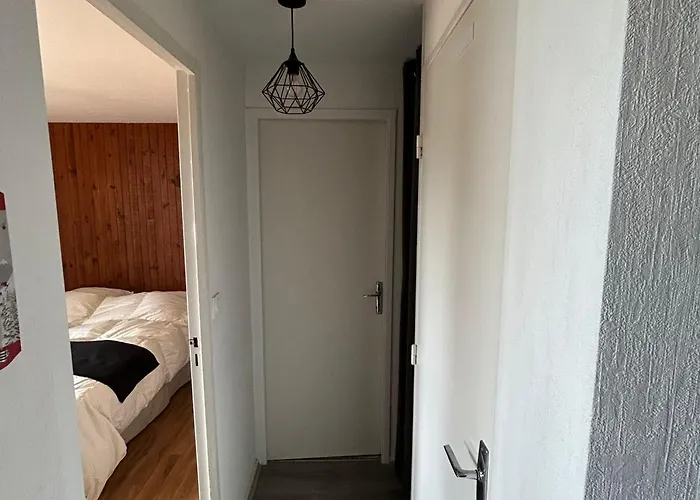 Lumineux Au Pied Des Pistes, - Fr-1-814-177